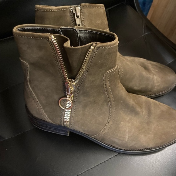 Steve Madden Suede Zip Ankle Boots 8.5 Boho Chic fall staple moto everyday - Picture 2 of 6